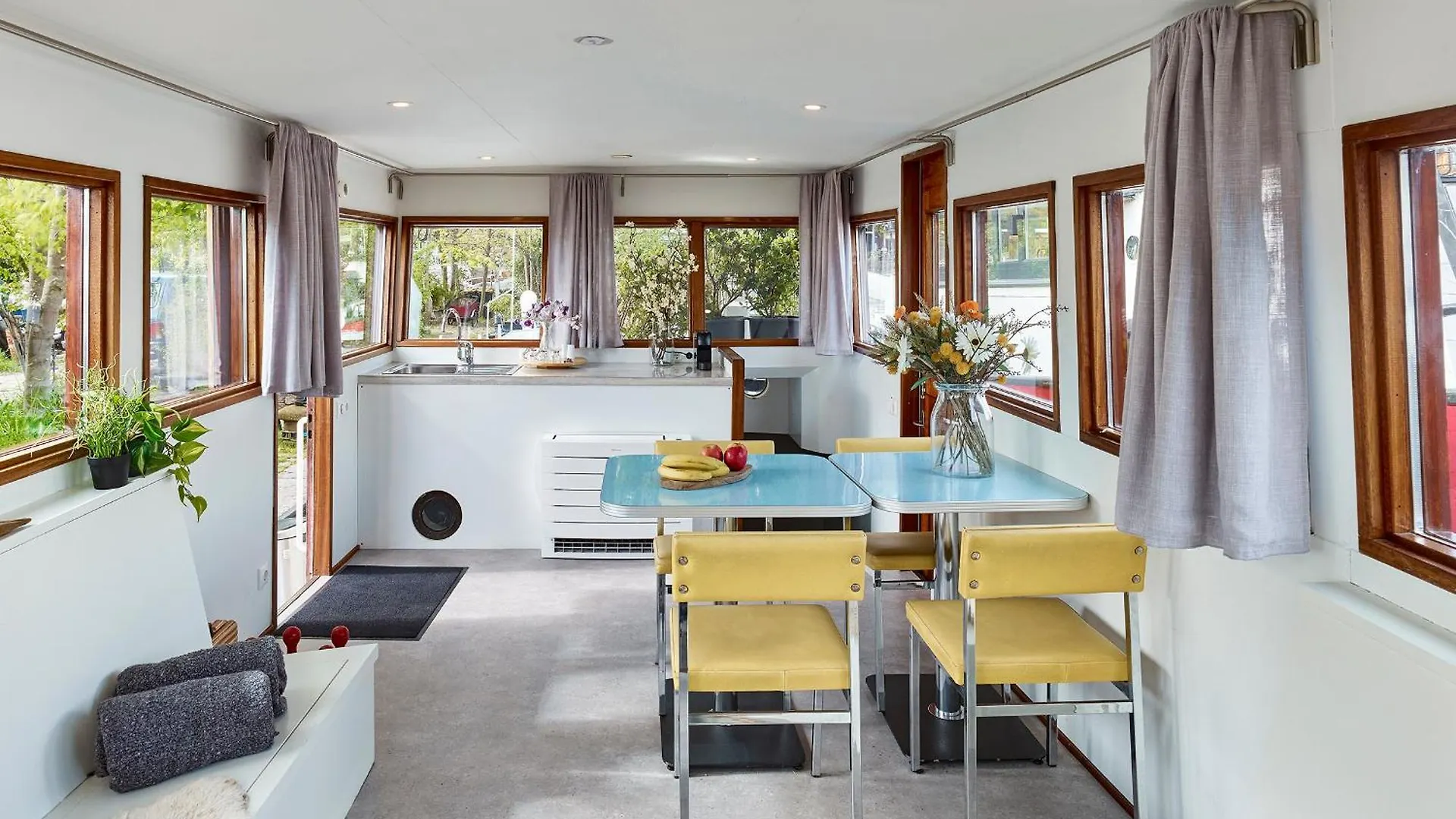 Botel Your Houseboat Amsterdam